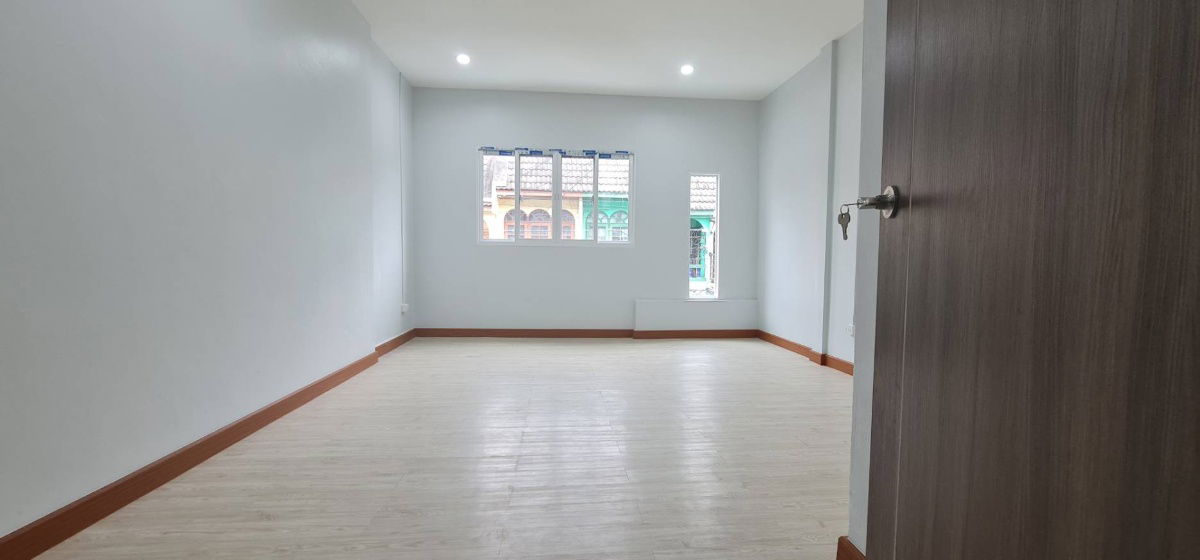 รูป Hot Deal! ขายบ้านทาวน์เฮ้าส์ 2 ชั้น รีโนเวทใหม่สไตล์มินิมอล ทำเลรามคำแหง 106 - รูปที่ 20/24