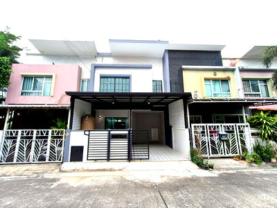 ทาวน์โฮม กรุงเทพมหานคร : ทาวน์เฮาส์ คลองสามวา เลียบคลองสอง ใกล้เขตคลองสามวา หมู่บ้านไอดีไซน์ เลียบคลองสอง รีโนเวท 100% แถมเฟอร์ครบ นัดชม/จองก่อนมีสิทธิ์ก่อน 085-318-6868