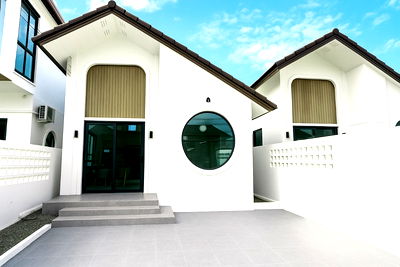 บ้านเดี่ยว เมืองชลบุรี ชลบุรี : บ้านเดี่ยวชั้นครึ่ง “บ้านสุขแสน” บางแสน [เลี่ยงหนองมน]