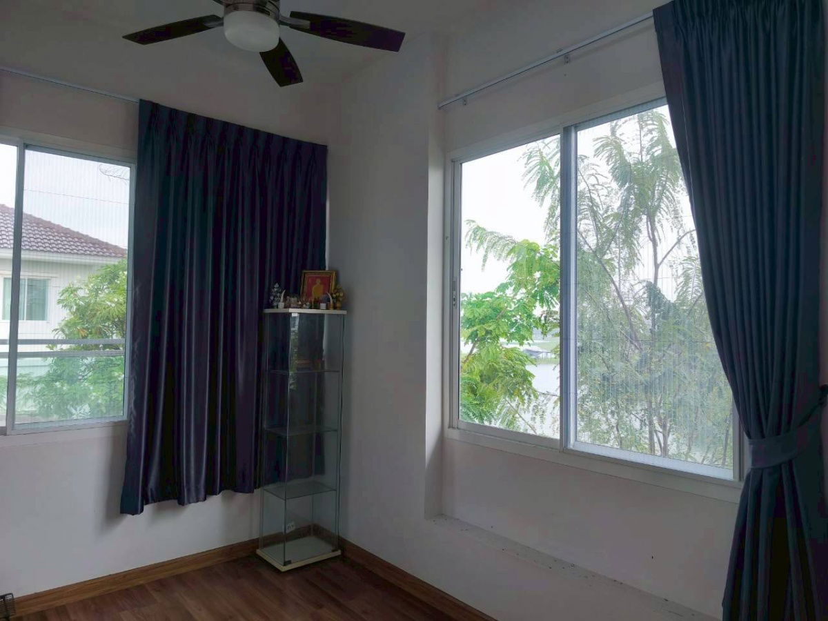 picture "Rare Item! Spacious land plot of 172 sq.wah, featuring a highly functional house layout with over 350 sq.m. of usable area. - 7/14