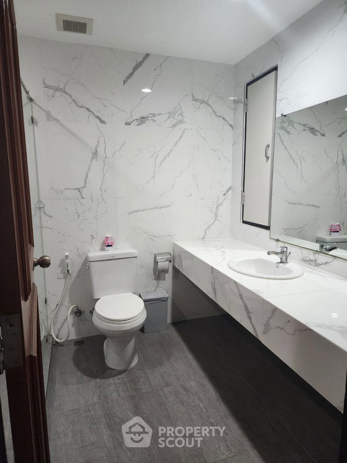 picture 3-BR Condo at DS Tower 1 near BTS Phrom Phong (ID 2439516) - 16/17