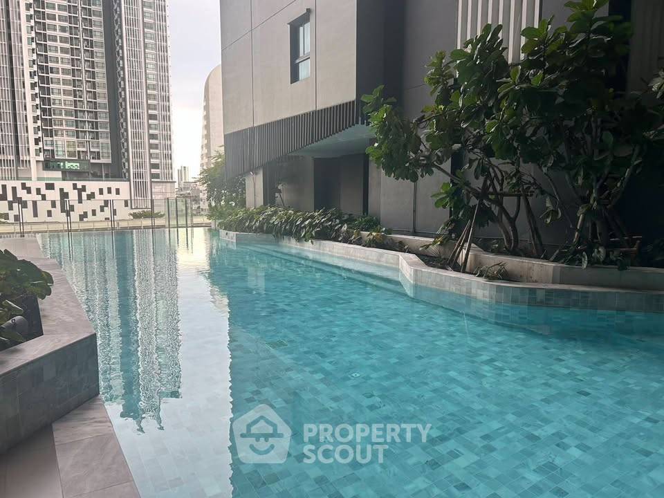 picture Studio Condo at Ideo Sathorn-Wongwian Yai near BTS Wongwian Yai (ID 2438950) - 5/11