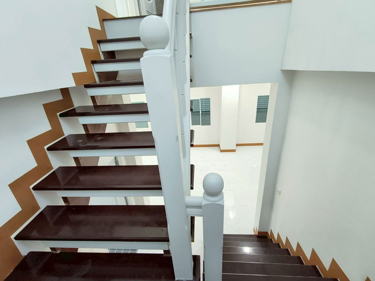 รูป บ้านแฝด คลองสามวา เลียบคลองสอง23 หมู่บ้านบุรีรมย์ เฟส 2 ซอย 7 ใกล้ตลาดหทัยมิตร ใกล้บิ๊กซี นัดชม จองก่อนมีสิทธิ์ก่อน 085-318-6868 - รูปที่ 19/30