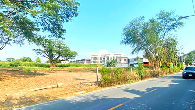 Land for rent ม.เทคโนโลยีราชมงคลสุวรรณภูมิ : MRT BangRakNoiThaIt 2.4km. Land for rent filled in 2rai 2ngan 75sq.wa. Suitable for warehouse office