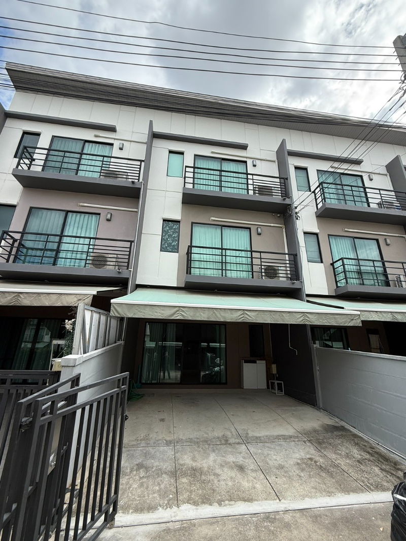 ทาวน์โฮมให้เช่า : ประกาศเช่า บ้าน หมู่บ้านของ "บ้านกลางเมือง"