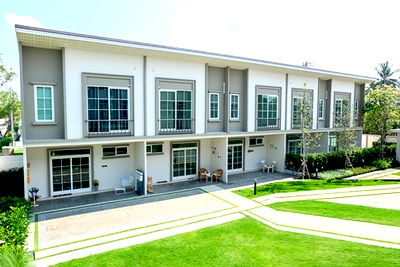 Townhouses for rent วิทยาลัยเทคโนโลยีธนบุรี : Townhome for rent 2-storey corner plot good view Phetkasem-Thawi Watthana Lotus SanamLuang2 800m.