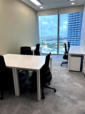 Office for rent วิทยาลัยพณิชยการเชตุพน : Luxury offices at Kingbridge Tower in central Bangkok, near Bhumibol Bridge, with modern workspaces, ideal for short-term or long-term headquarters.
