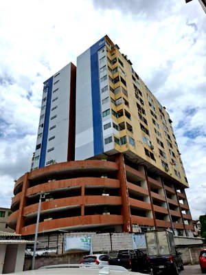 Condos for sale Ngam Wong Wan Road : Spacious corner 1-bedroom condo for sale in Seriphaph Condotel, near The Mall Ngamwongwan Shopping Center