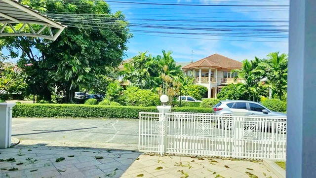 picture 1.1km. from Satriwitthaya 2 School. 5bed MRT Watcharapol. 2.7km. Sukonthasawat Market 500m. Luxury 2 - 7/8