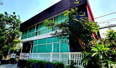 Houses for rent วิทยาลัยเทคนิคราชสิทธาราม : For rent Sudjit Nivate 6 bed 4 bath near Central Rama2