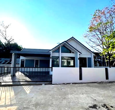 บ้านเดี่ยว เชียงราย : ขายบ้านเดี่ยวชั้นเดียว  3 ห้องนอน  2 ห้องน้ำ  1 ห้องครัว  1 ที่จอดรถ