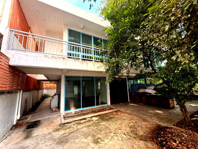 เช่าบ้านเดี่ยว MRT บางกะปิ : 🏡 ให้เช่าบ้านเดี่ยว 2 ชั้น — ทำเลดี ลาดพร้าว-บางกะปิ  ใกล้โรงพยาบาลเวชธานีเพียง 30 เมตร! สะดวก ปลอดภัย เหมาะทั้งอยู่อาศัยและทำธุรกิจ