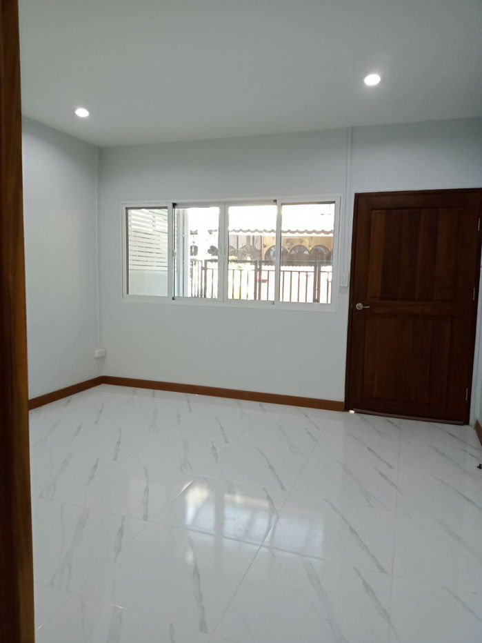 รูป Hot Deal! ขายบ้านทาวน์เฮ้าส์ 2 ชั้น รีโนเวทใหม่สไตล์มินิมอล ทำเลรามคำแหง 106 - รูปที่ 15/24