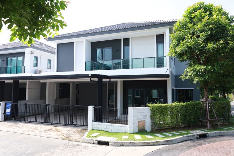 ขาย 🏡✨ บ้านเดี่ยวสุดหรูหลังมุม ดีไซน์โมเดิร์น “CENTRO ราชพฤกษ์–สวนผัก 3”  โครงการคุณภาพจาก AP Thailand  ทำเลศักยภาพใจกลางราชพฤกษ์ ใกล้ทางด่วน–รถไฟฟ้า 