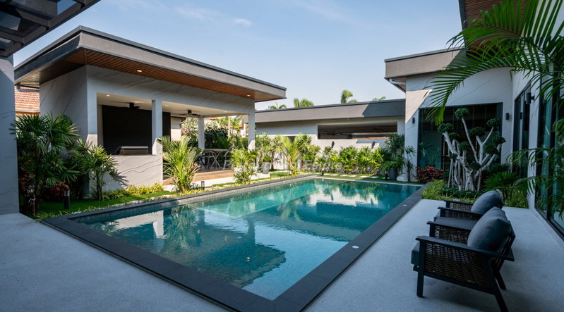 ขายบ้านเดี่ยว : HEHSP01 - ขายบ้านวิลล่า 4 ห้องนอน ฮอร์สชูพอยท์