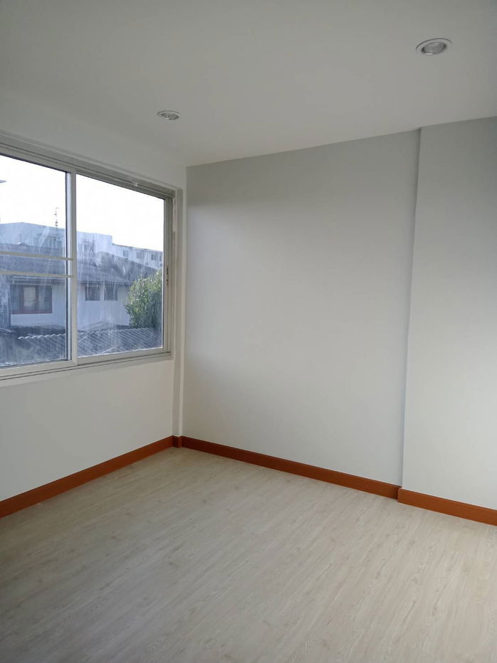 รูป Hot Deal! ขายบ้านทาวน์เฮ้าส์ 2 ชั้น รีโนเวทใหม่สไตล์มินิมอล ทำเลรามคำแหง 106 - รูปที่ 6/24