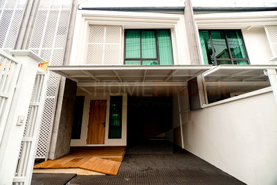 เช่าทาวน์โฮม สวนเบญจสิริ : House in Phrom Phong 3 bedrooms, for rent
