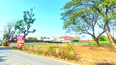 เช่าที่ดิน โลตัส นอร์ธ ราชพฤกษ์ : แยกท่าอิฐ ราชพฤกษ์ MRT บางรักน้อยท่าอิฐ 2.4กม. ให้เช่าที่ดินถมแล้ว 2ไร่ 2งาน 76ตร.วา. ตลาดสดท่าอิฐ 1.2 กม. สนามไดร์ฟกอล์ฟสุวงศ์ชัย