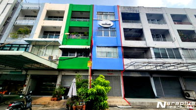 อาคารพาณิชย์ วิทยาลัยพยาบาลบรมราชชนนีนพรัตน์วชิระ : 68111108 : ขายอาคารสำนักงาน 4 ชั้น บนที่ดินขนาด 17 ตร.ว. ทางเข้าหน้าหมู่บ้าน โฮมเพลส ซอยรามคำแหง 140 สะพานสูง