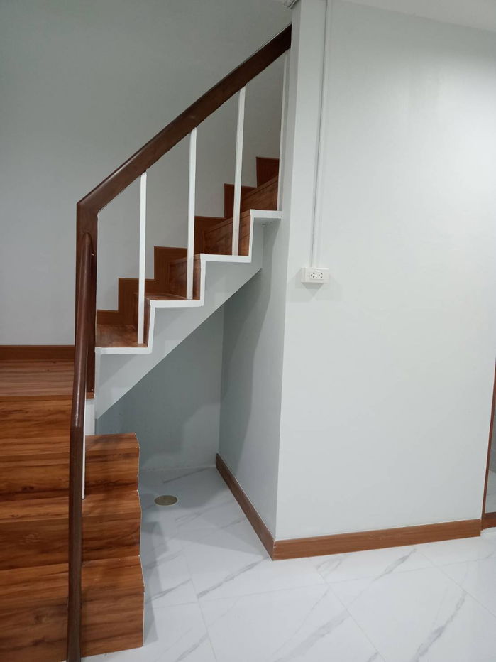 รูป Hot Deal! ขายบ้านทาวน์เฮ้าส์ 2 ชั้น รีโนเวทใหม่สไตล์มินิมอล ทำเลรามคำแหง 106 - รูปที่ 9/24