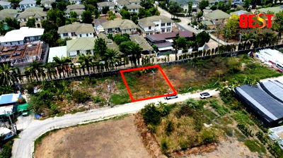 ที่ดิน นิคมอัญธานี (เจมโมโปลิส) : ขายที่ดินเปล่าแปลงสวย ทำเลดี ซอยอ่อนนุช 65 ติดหมู่บ้านหรู Golden Nakara บรรยากาศร่มรื่น เดินทางสะดวก เหมาะสร้างบ้านหรือลงทุน