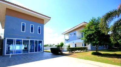 ขายบ้านเดี่ยว : HE0032 - ขายบ้านวิลล่า 4 ห้องนอน ห้วยใหญ่