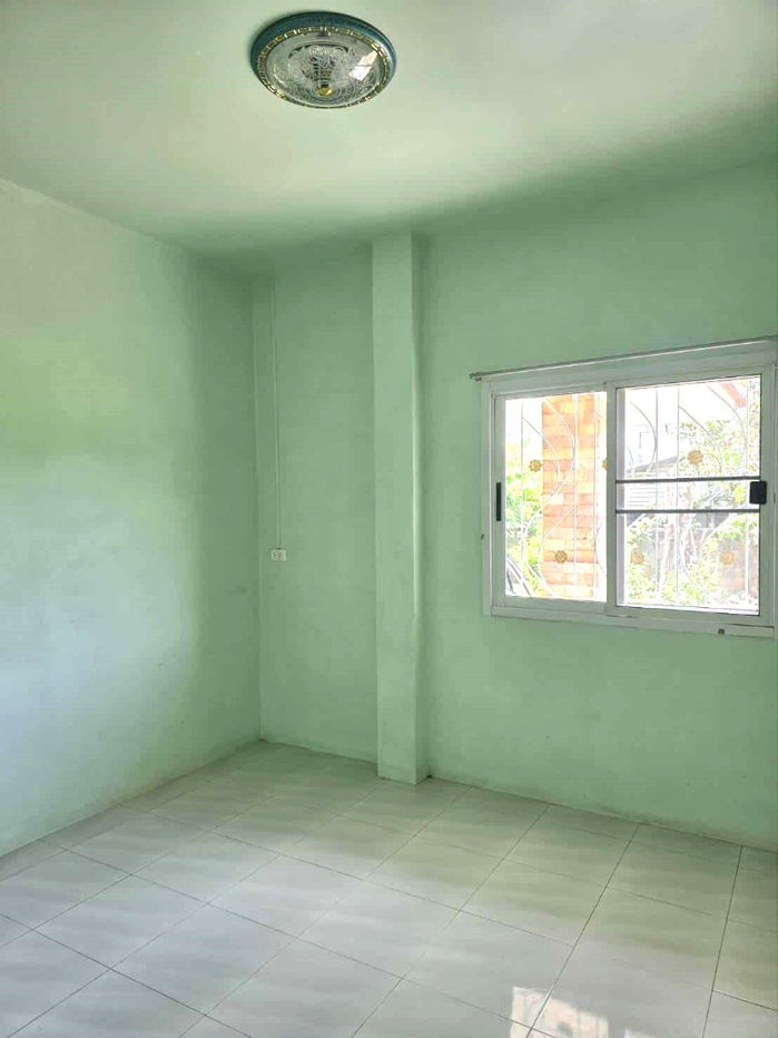 picture Single storey house for rent with 3 bedrooms,2 toilets and 1 kitchen. - 8/13