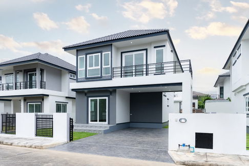 2-storey detached house for sale, usable area 150 sq m., starting price 4.xx million, location near the city.