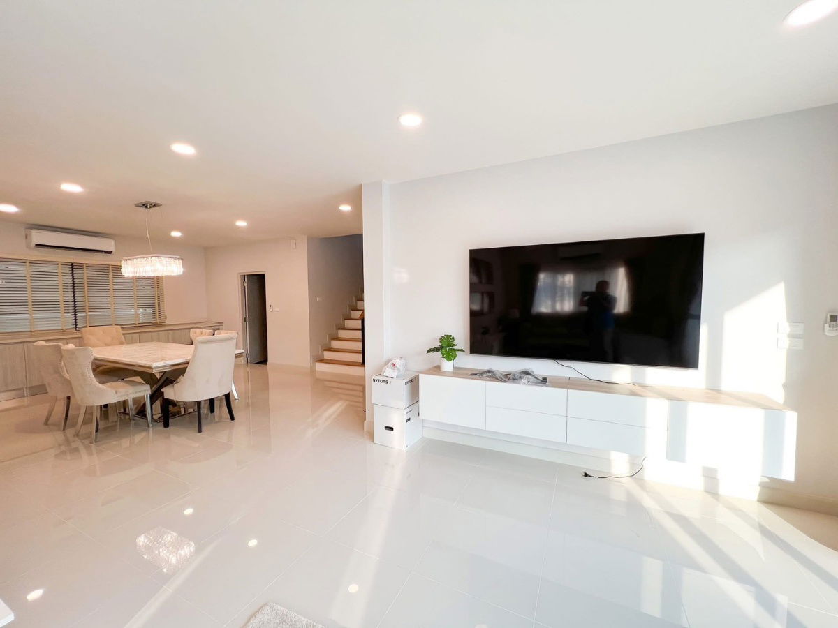 รูป 🏡✨ให้เช่าบ้านเดี่ยวหรู Centro Bangna 4 ห้องนอน 5 ห้องน้ำ ทำเลที่สุดของบางนา ใกล้ Mega บางนาเพียง 1 นาที! - รูปที่ 3/13