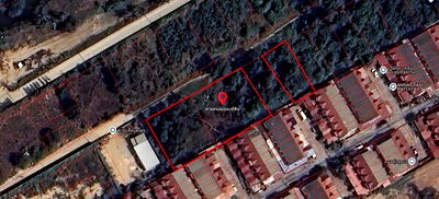 Land for sale Chonburi : Land for Sale: 1 Rai 80 sq. wah, Adjacent to Motorway Route 7, Soi Chaiporn Withi 15, Nong Prue, Bang Lamung, Chonburi