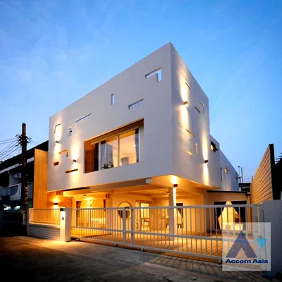 บ้านเดี่ยว ถนนสุขุมวิท : 🔼🔽 AccomA 📩 Pet friendly 3 BR House in Phra Khanong Nuea (AA39414)