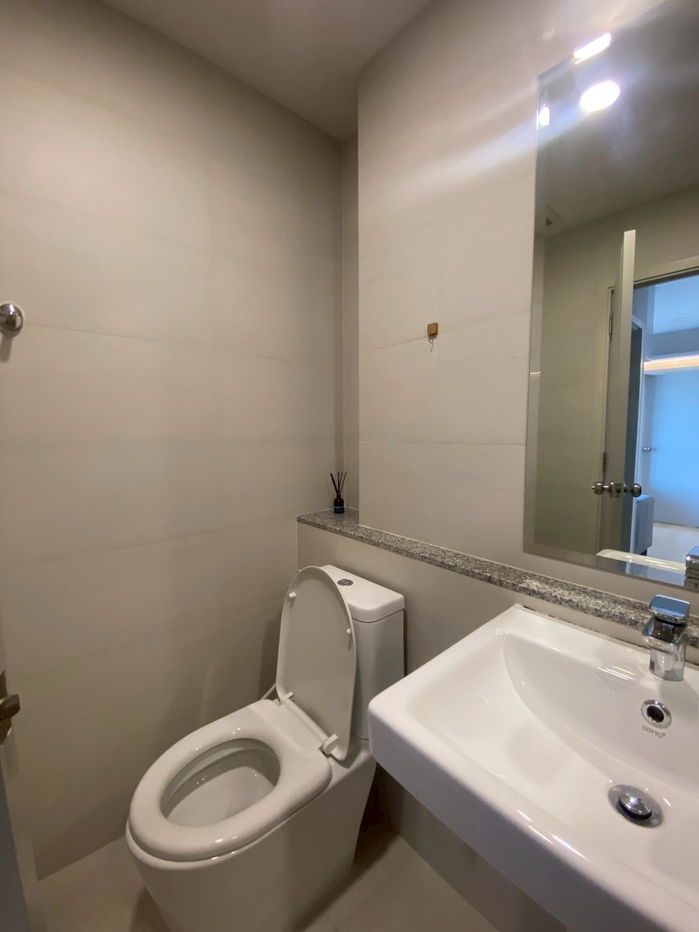 picture New, Beautiful Condo for Rent – Fully Furnished and Close to MRT Station - 8/29