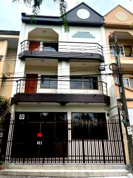 Home office for rent วิทยาลัยเซาธ์อีสท์บางกอก : Townhouse for rent home office Sukhumvit 48 near BTS Phra Khanong Rama 4 Expressway