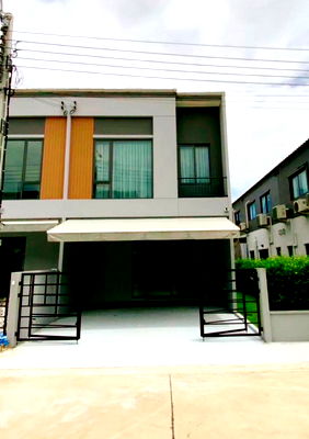 ทาวน์โฮมให้เช่า : ให้ เช่าทาวน์โฮมใหม่ Pleno สุขุมวิท-บางนา 2 หลังมุม แต่งจัดเต็ม พร้อมเข้าอยู่ ขนาด 24 ตรว ใกล้ Mega Bangna เพียง 10 นาที
