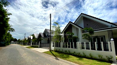 Houses for sale Frost Magical Ice of Siam : Thai Name - 3 Bedrooms House for sale in Coco Ville 2 Village HECC01