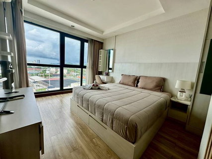รูปภาพ Condo for rent, Ladda Plus, in the city center, community area, near Robinson Sriracha Department Store.