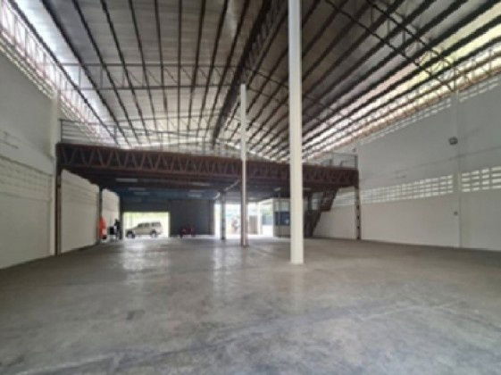รูป ให้เช่าโกดังพร้อมสำนักงาน พื้นที่ 1400 ตารางเมตร ซอยอ่อนนุช 66 ทำเลใจกลางเมือง จอดรถจำนวนมาก / รถหกล้อ , สิบล้อ เข้าออกได้ - รูปที่ 8/20