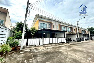 ทาวน์โฮม เขตดอนเมือง : ขายทาวน์โฮม 2 ชั้น เดอะคอนเนค ดอนเมือง หลังริม ซอยเทิดราชัน 31 ใกล้รถไฟฟ้า-สนามบินดอนเมือง