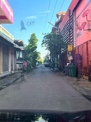 Land for sale วิทยาลัยการปกครอง : 2 rai of vacant land near Rangsit-Nakhon Nayok Road, Khlong 7, convenient transportation, near shopping malls.