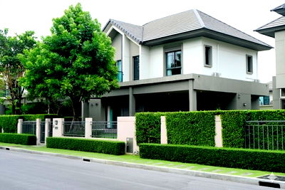 Houses for sale วิทยาลัยการปกครอง : HOT PRICE: Brand-new beautiful house  fully built-in and fully furnished — move-in ready at Bangkok Boulevard, Rangsit, Khlong 4