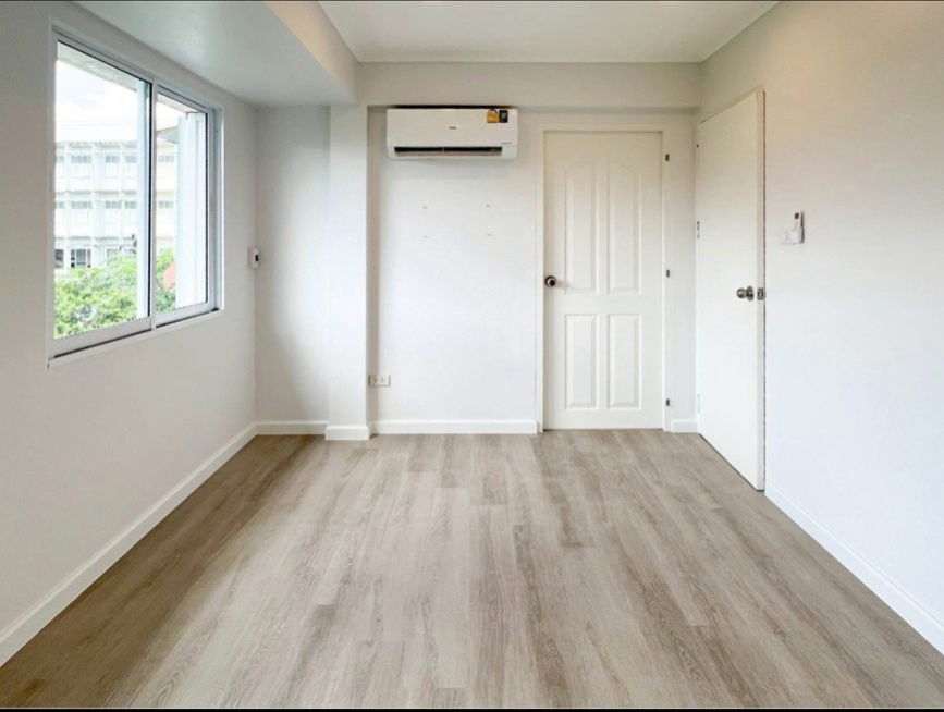 picture Townhome for Rent – 4 Storeys, Pridi 35 (Sukhumvit 71 / Phra Khanong) 260 sq.m. usable area 6 bedrooms • Close to BTS Phra Khanong - 11/18