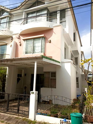 เช่าทาวน์โฮม สถาบันเทคโนโลยีนานาชาติสิรินธร (SIIT) มหาวิทยาลัยธรรมศาสตร์ : 🏡 ให้เช่า  หมู่บ้านศุภาลัยวิลล์ รัชดา 32 – บ้านสวย 🚇 ใกล้ MRT ลาดพร้าว 💙 ค่าเช่า 25,000 บาท/เดือน ✨ รหัสทรัพย์: RS3528