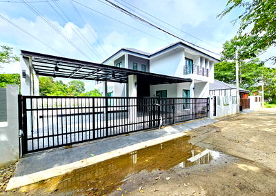 บ้านเดี่ยว เชียงใหม่ : ขาย Pool villa  2 ชั้น  3 ห้องนอน  4 ห้องน้ำ  1 ห้องครัว  4 ที่จอดรถ