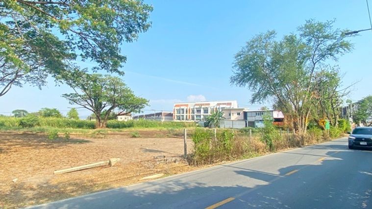 MRT BangRakNoiThaIt 2.4km. Land for rent filled in 2rai 2ngan 75sq.wa. Suitable for warehouse office