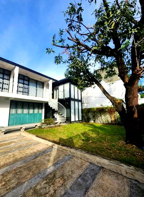 เช่าบ้านเดี่ยว เขตพระโขนง : Single Home / Home Office for rent at Sukhumvit 64. Only 1 km to BTS Punnawithi.