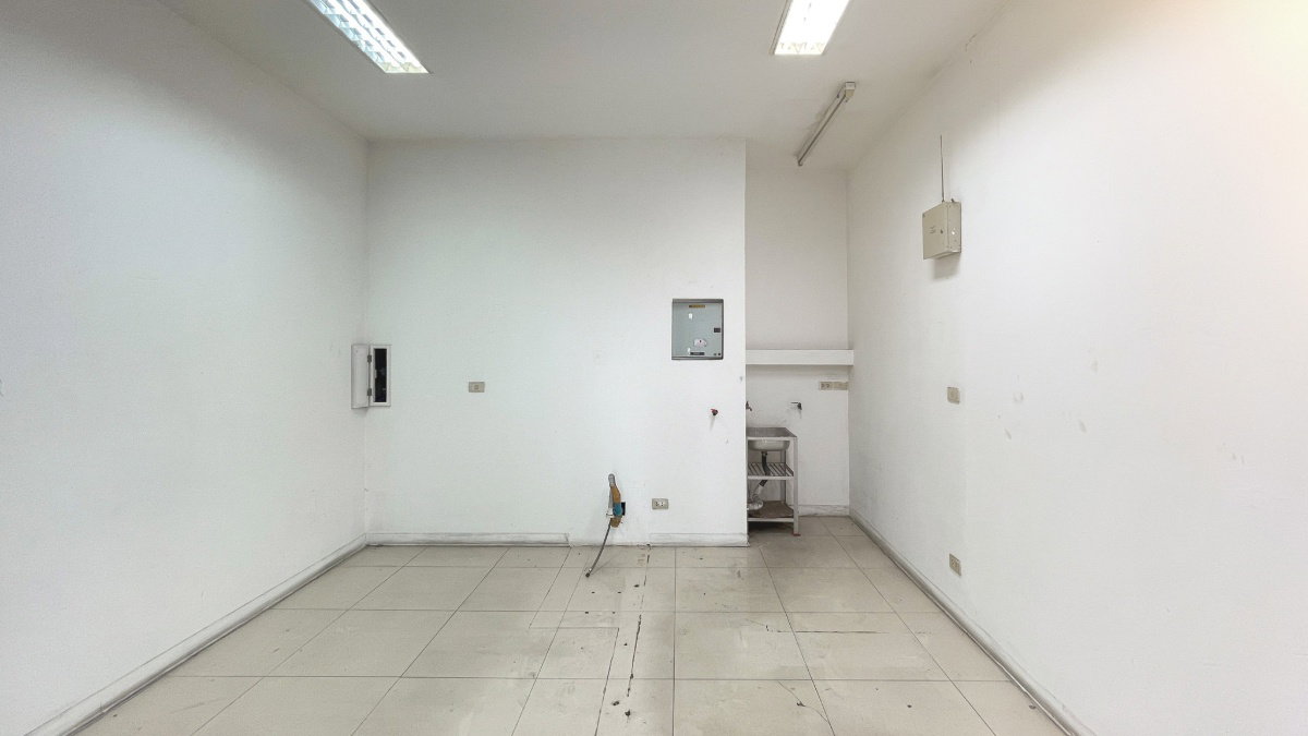 Office space for Rent at iPLACE Ladkrabang. Close to Ladkrabang Industrial Estate. 28 sqm. in 31,112 THB/month. Your One-Stop Community Center