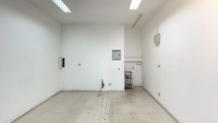 สำนักงานให้เช่า ที่ ไอเพลส ลาดกระบัง ติดนิคมฯลาดกระบัง ขนาด 28 ตร.ม. ราคา 31,112 บาทต่อเดือน มีที่จอดรถ