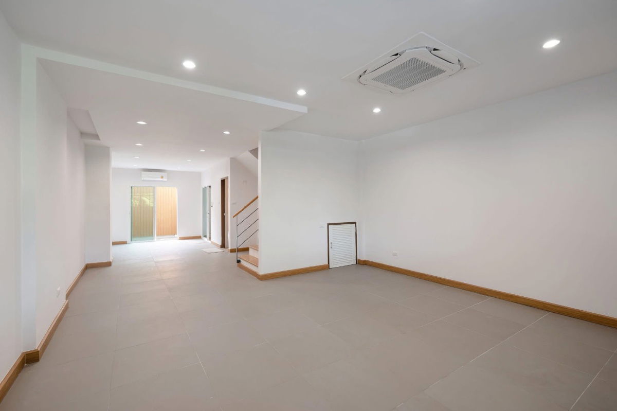 รูป S779 บ้านสวยสไตล์ โมเดิร์นลอฟท์ ลาดพร้าว–นาคนิวาส 48 เหมาะทำ Home Office ราคาพิเศษที่สุด เพียง 7.5 ล้านบาท เท่านั้น! - รูปที่ 3/8