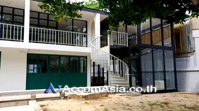 บ้านเดี่ยว ถนนสุขุมวิท : 🔼🔽 AccomA 📩 Home Office 4 BR House in  Suan Luang (AA25469)