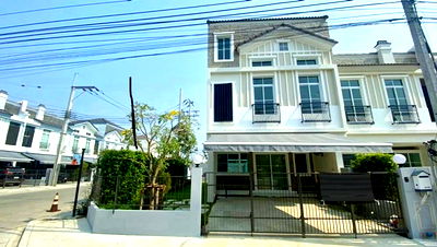 Townhouses for rent วิทยาลัยดุสิตธานี : Indy 2 Bangna Ramkhamhaeng 2 Concordian International School 2.9 km. Luxury 3-story townhome for ren